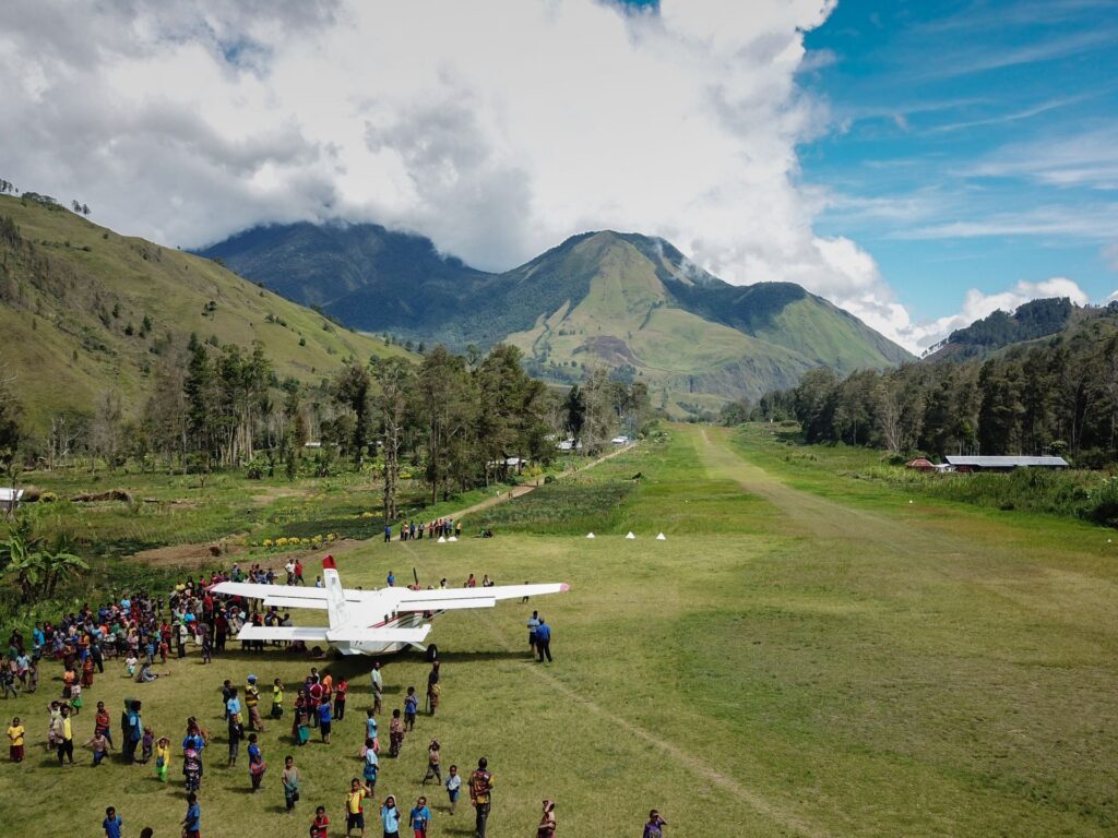 Papua, New Guinea, Ethnos360 Aviation